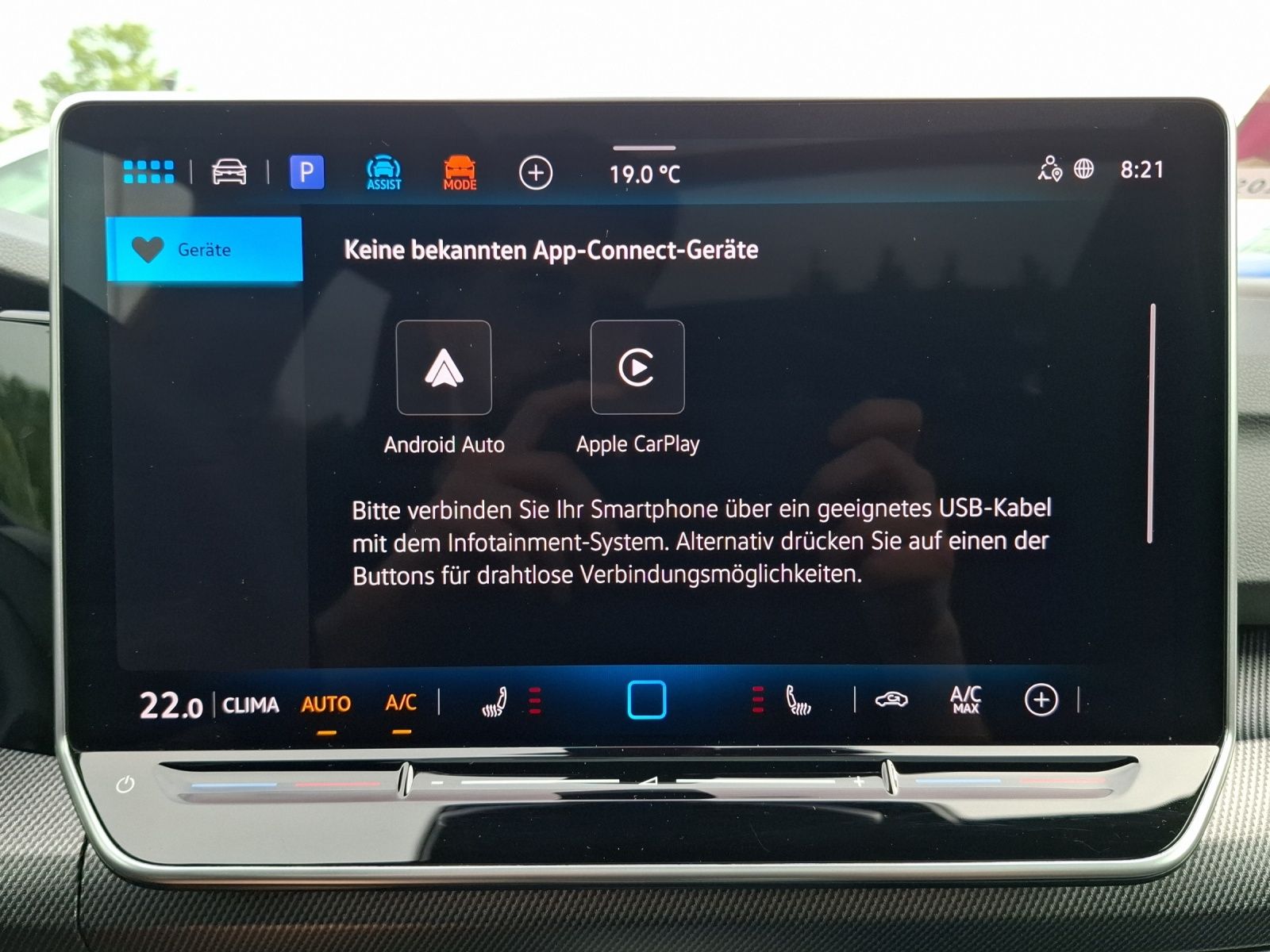 Fahrzeugabbildung Volkswagen Golf VIII Variant TSI R-Line Matrix AHK Navi AID