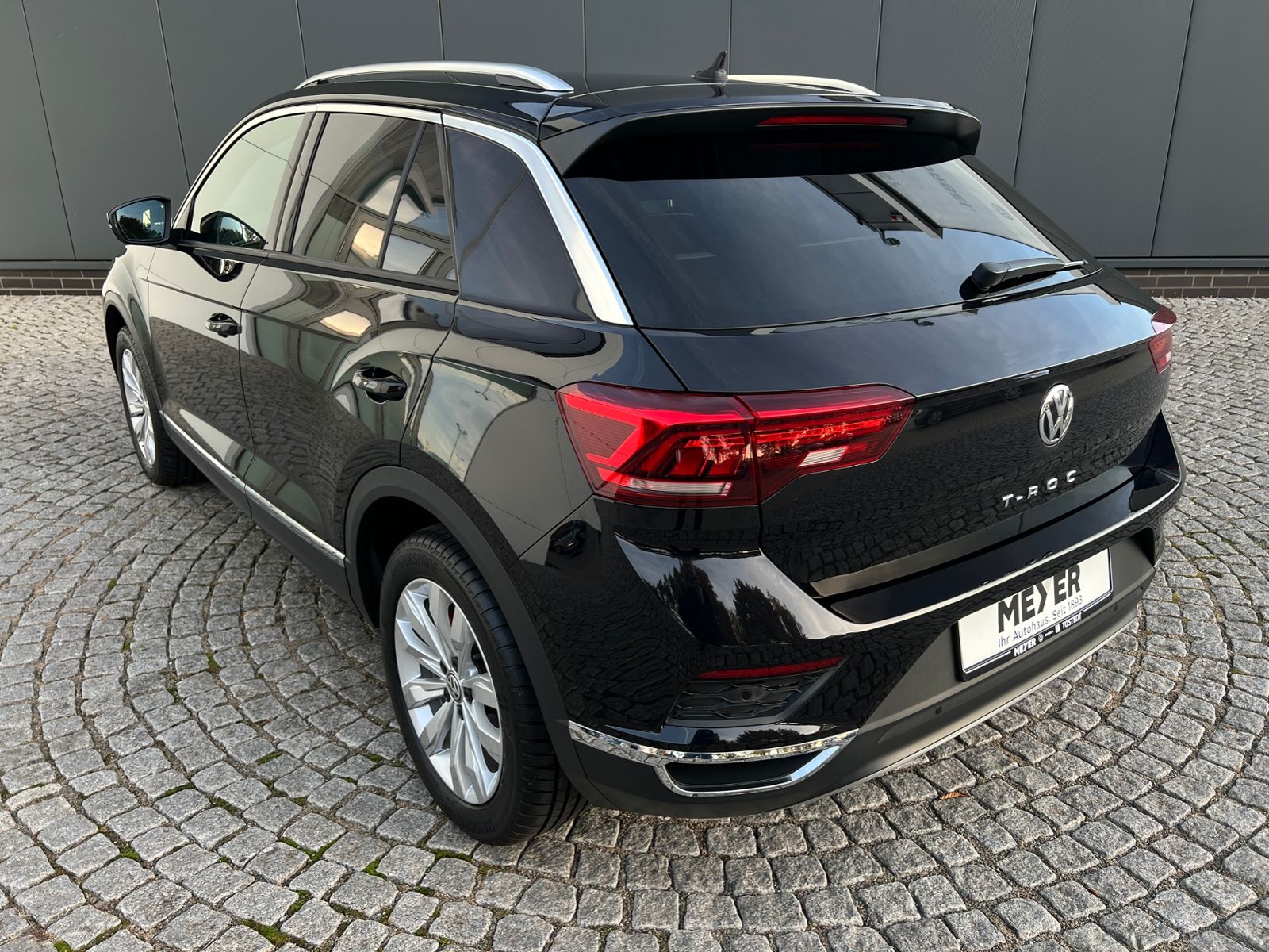 Fahrzeugabbildung Volkswagen T-Roc 1.5 TSI Sport *AHK,ACC,17"-LM*