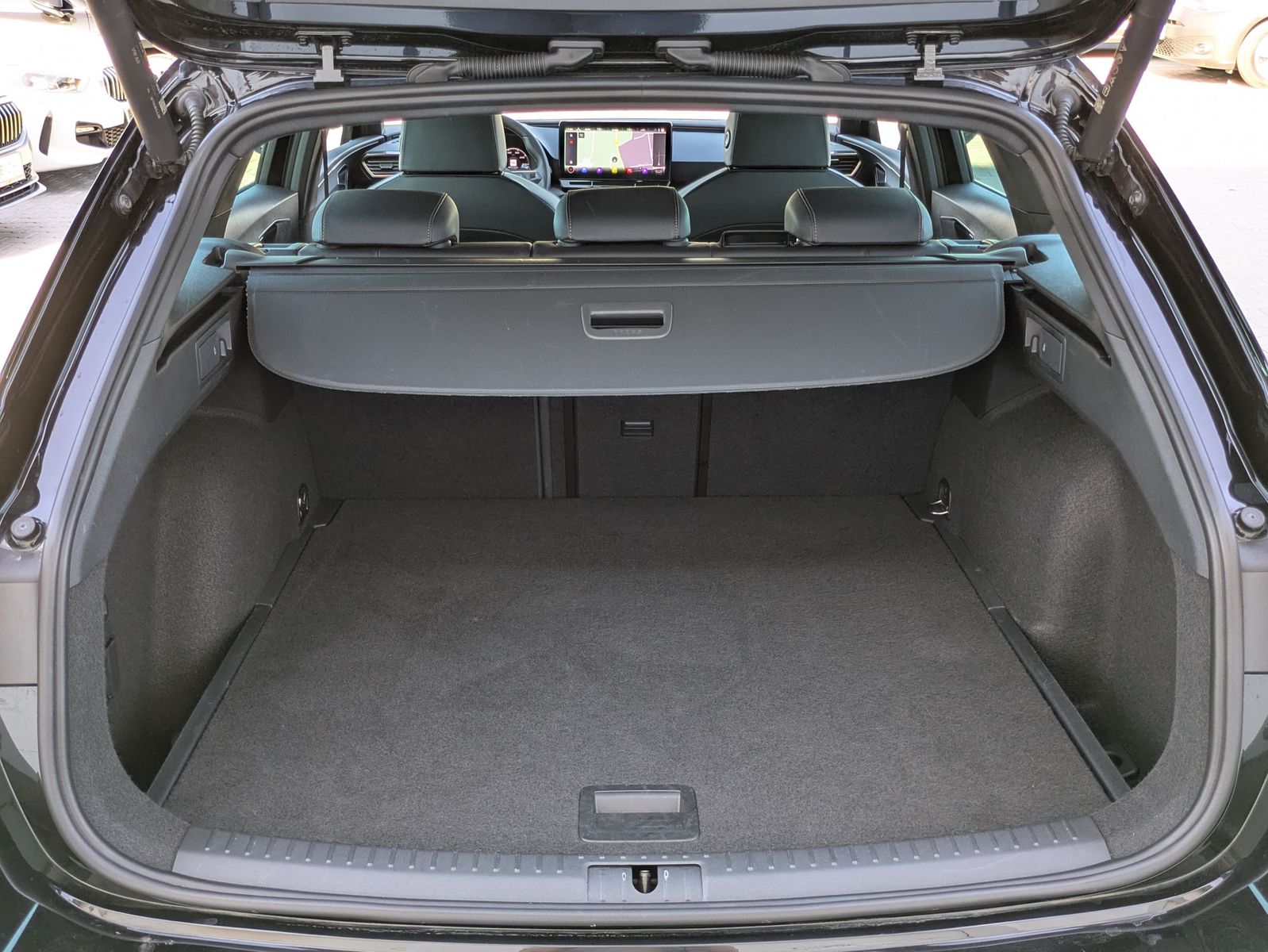 Fahrzeugabbildung CUPRA Leon 1.5 eTSI DSG MATRIX-LED*AHK*ACC*KAMERA*18"