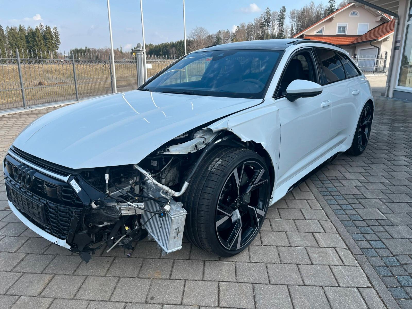 Audi RS6 4.0 TFSI tiptr. 305km/h/Keramik/AHK/B&O