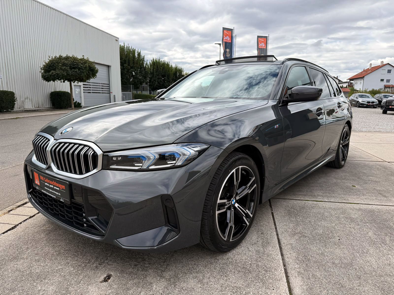 Fahrzeugabbildung BMW 320i Touring Steptr. M-Sport PANO LED KAM H&K BT