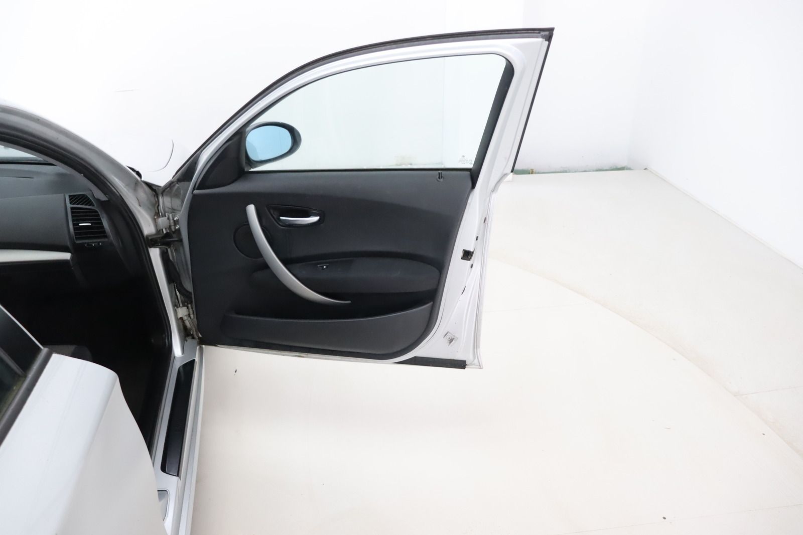 Fahrzeugabbildung BMW 118 d * Navi * Schiebedach