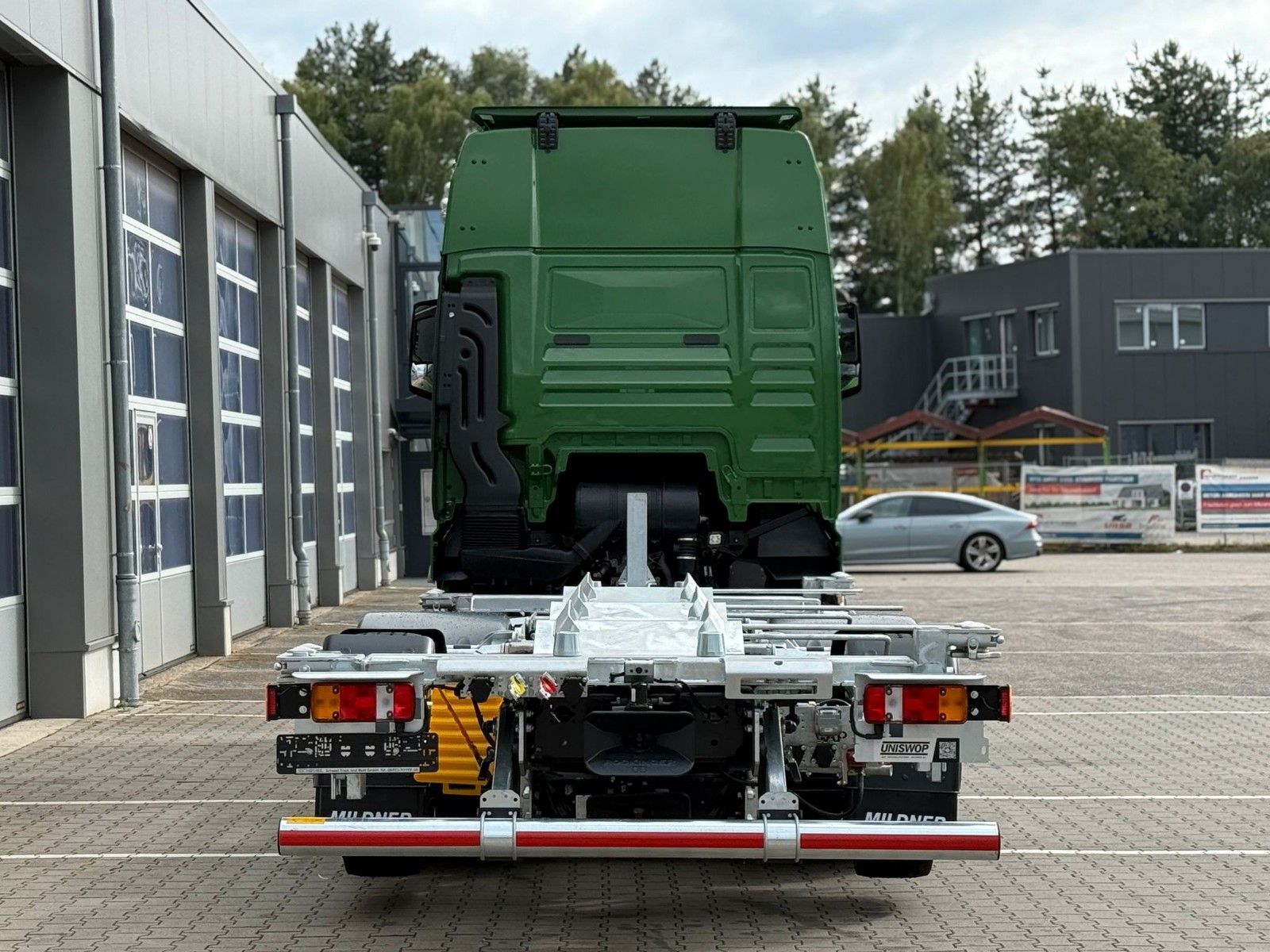Fahrzeugabbildung MAN TGX 26.520 6x2 LL CH MILDNER MultiFlex