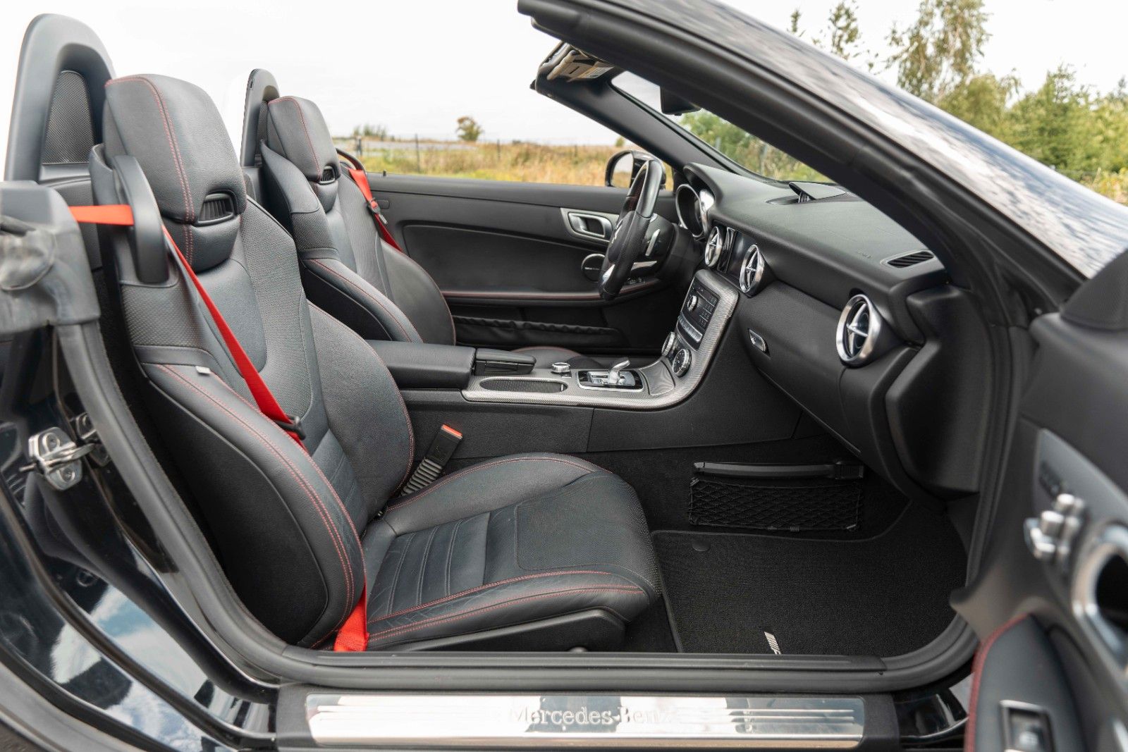 Fahrzeugabbildung Mercedes-Benz SLC 300 AMG Roadster H&K TOTW LED KAM NAV