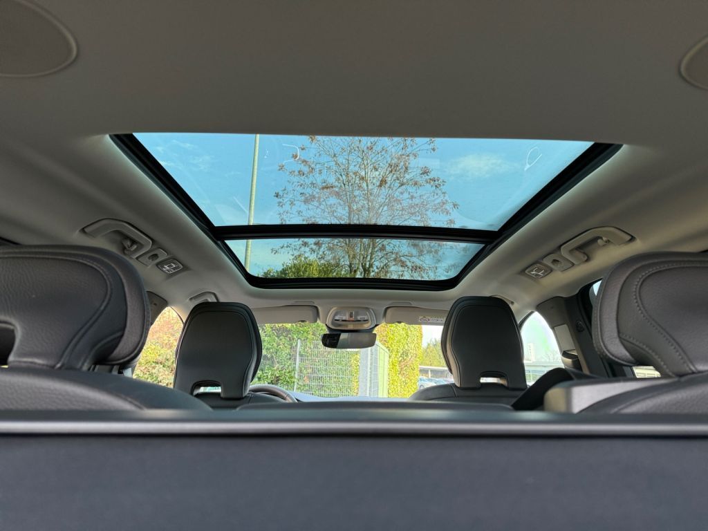 VOLVO XC60 B5 B AWD Ultra Dark Harman/Kardon 360° VOLVO XC60 B5 B AWD Ultra Dark Harman/Kardon 360°