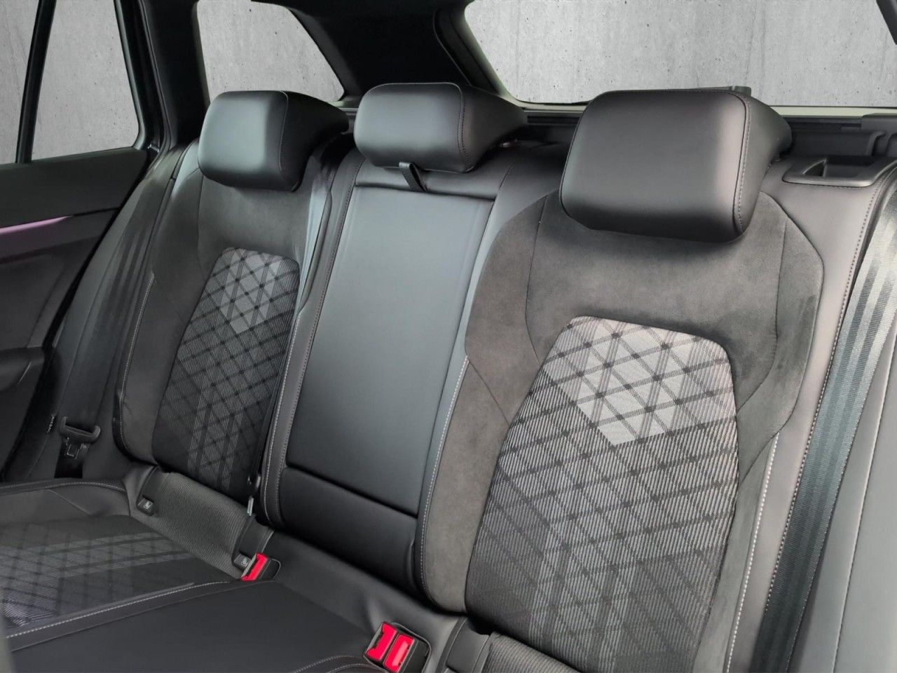 Golf Variant R-Line 1.5 eTSI DSG *Black Style*