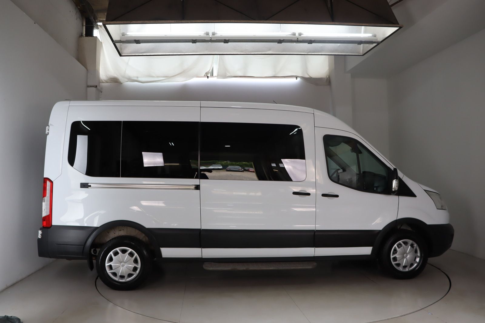 Fahrzeugabbildung Ford Transit 350 L2H2 * Rollstuhlrampe* RFK *