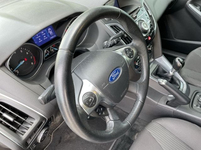Fahrzeugabbildung Ford Focus 1.6 EcoBoost Titanium Navi, Tempomat, Sitz