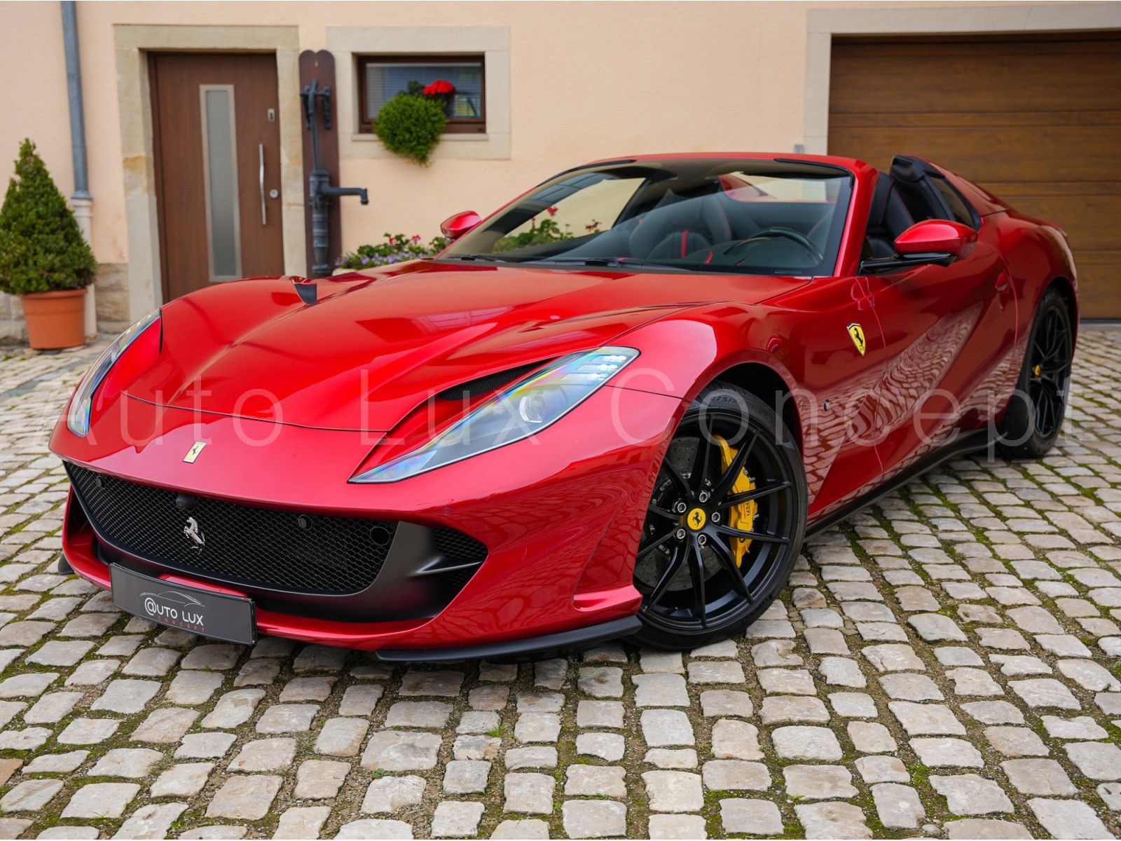 FERRARI 812