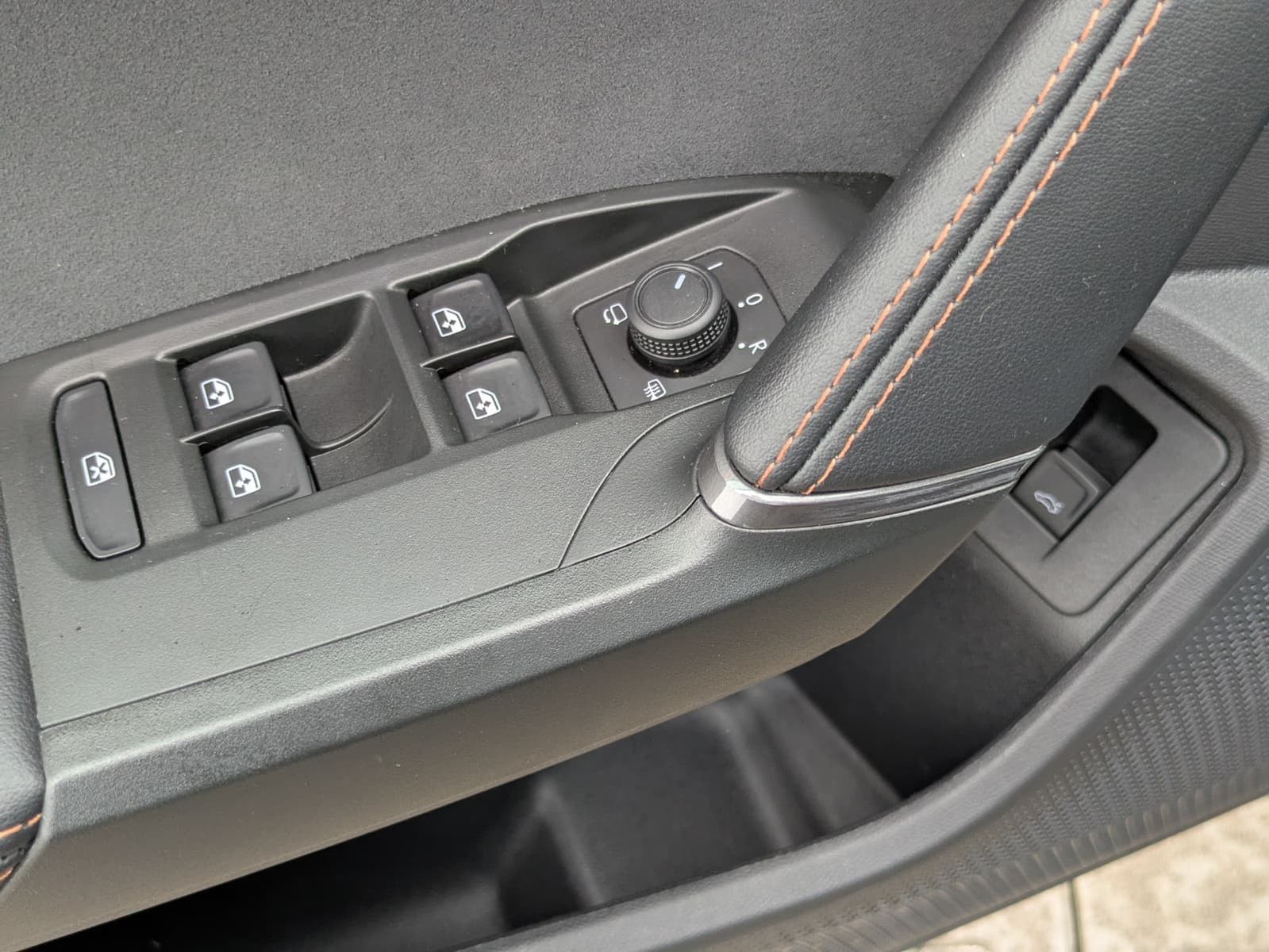 Fahrzeugabbildung CUPRA Leon 1.5 eTSI EDGE MATRIX*ACC*KAM*18"5JGARANTIE