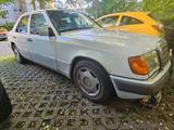Mercedes-Benz Mercedes Benz W124 200E  LPG / Gas  Oldt... - Mercedes-Benz E 200 mit LPG-Antrieb