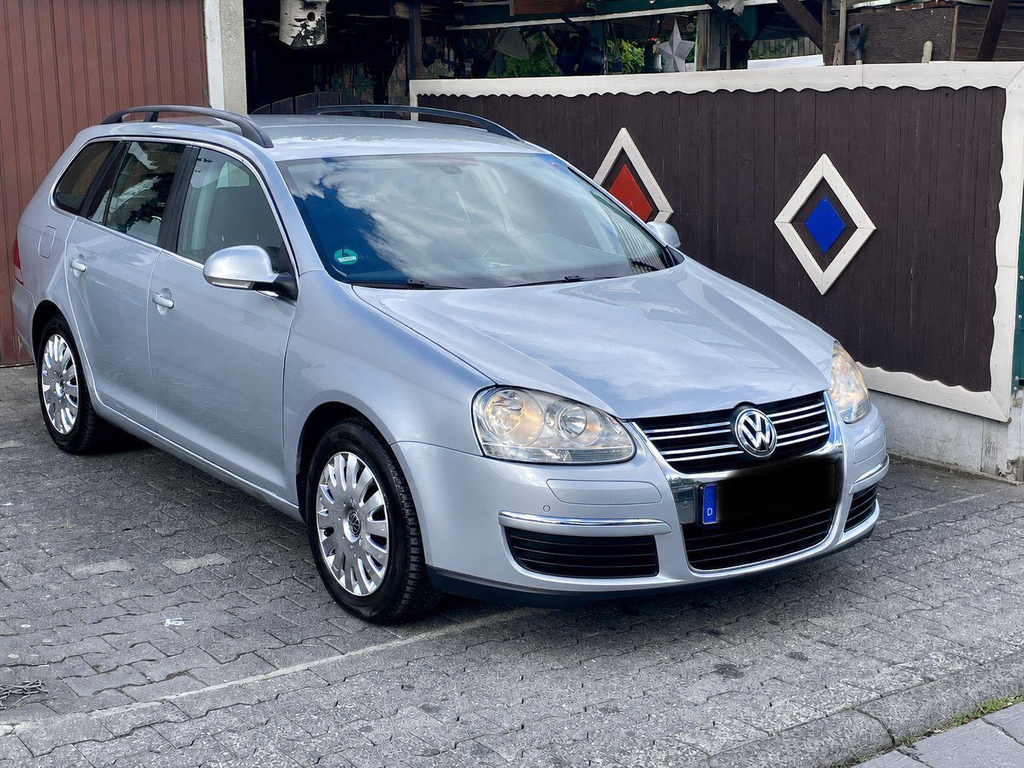 Volkswagen Golf 2009 — салон