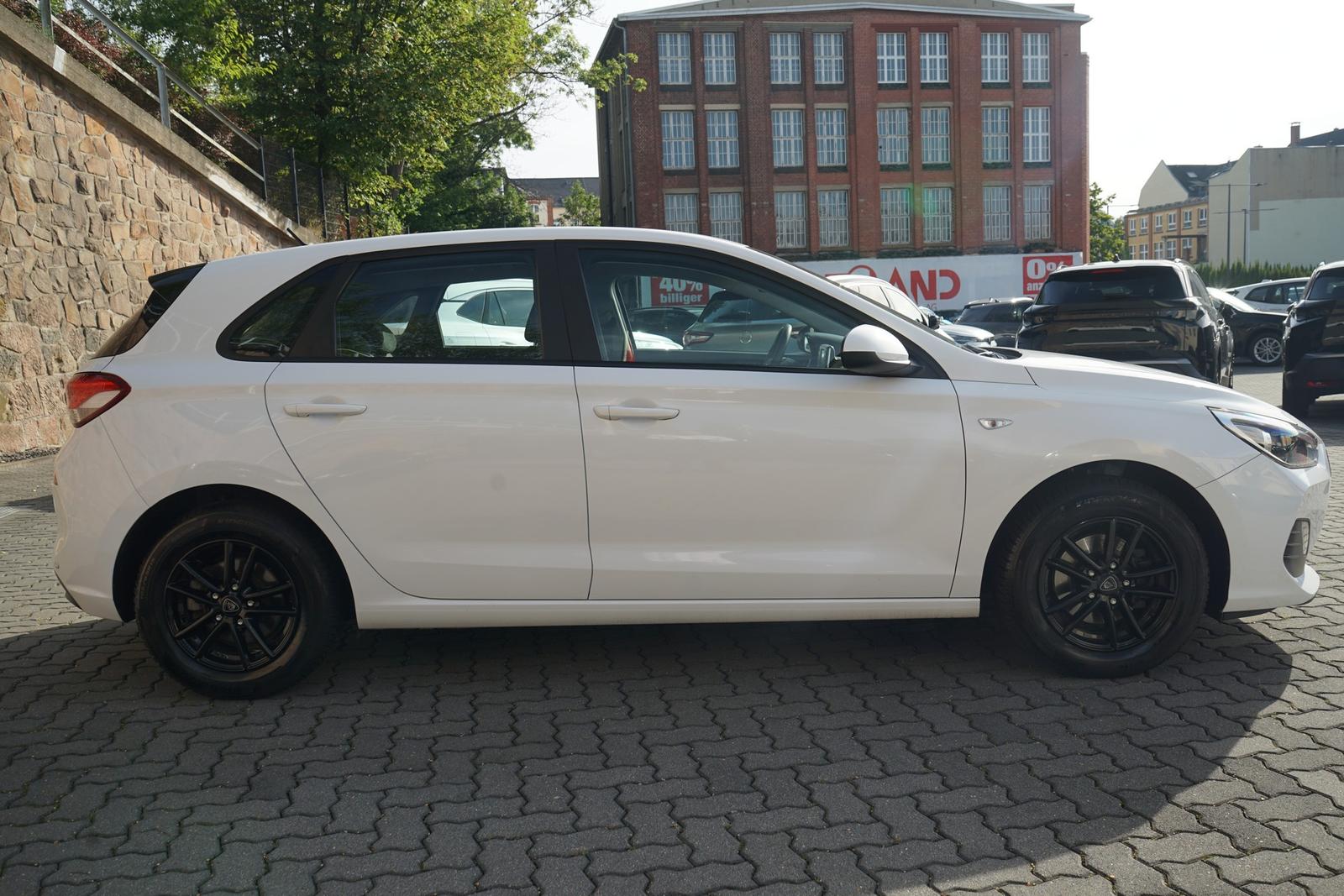 Hyundai i30 1.4 Pure Tempomat PDC Klima Tagfahrlicht USB