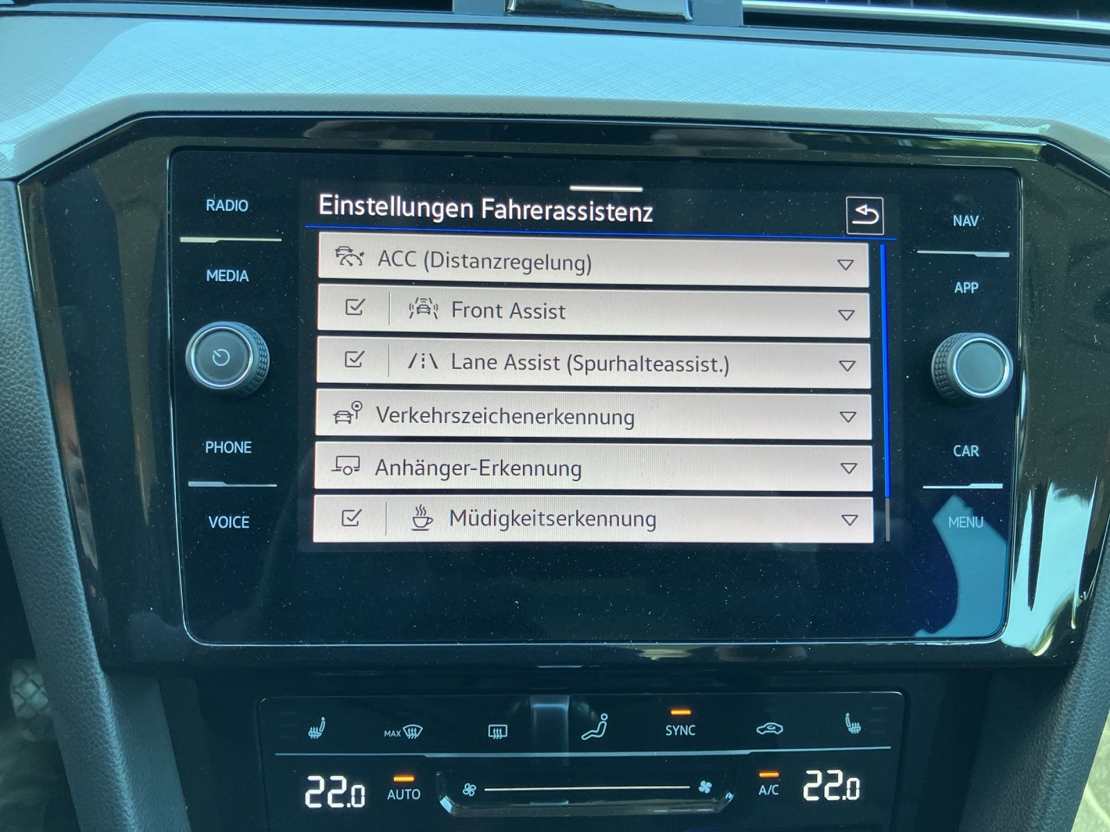 Fahrzeugabbildung Volkswagen Passat Variant TDI Business DSG LED Navi ACC RFK