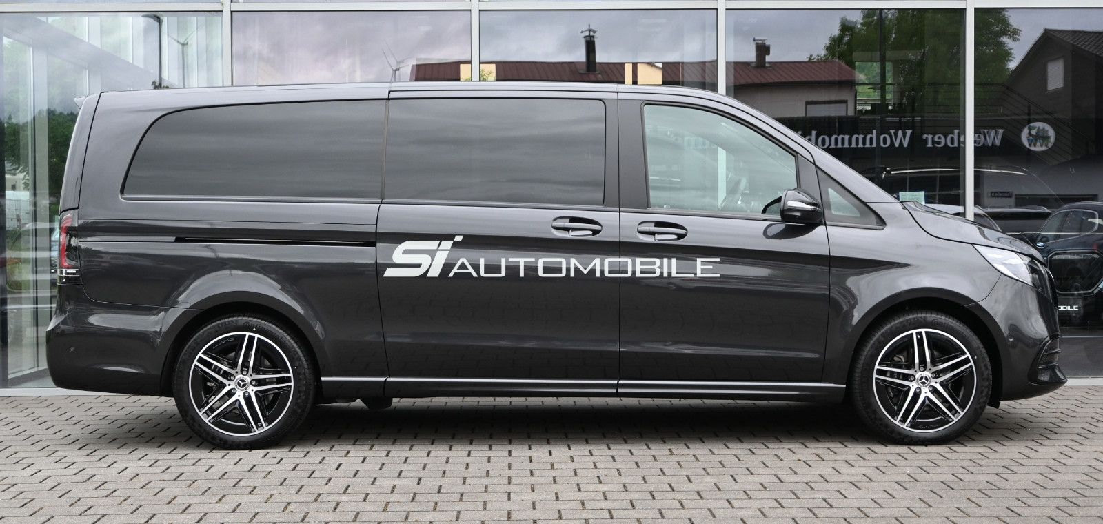 Fahrzeugabbildung Mercedes-Benz V 300 d 4Mat. Extralang AMG Line °AIRMATIC°STHZ°