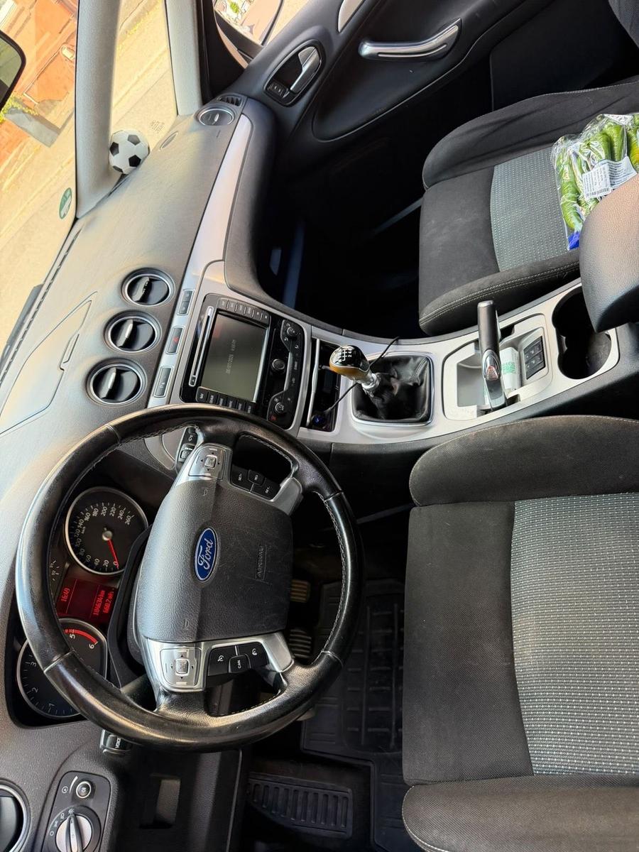 Ford S-MAX 2011 — photo 8