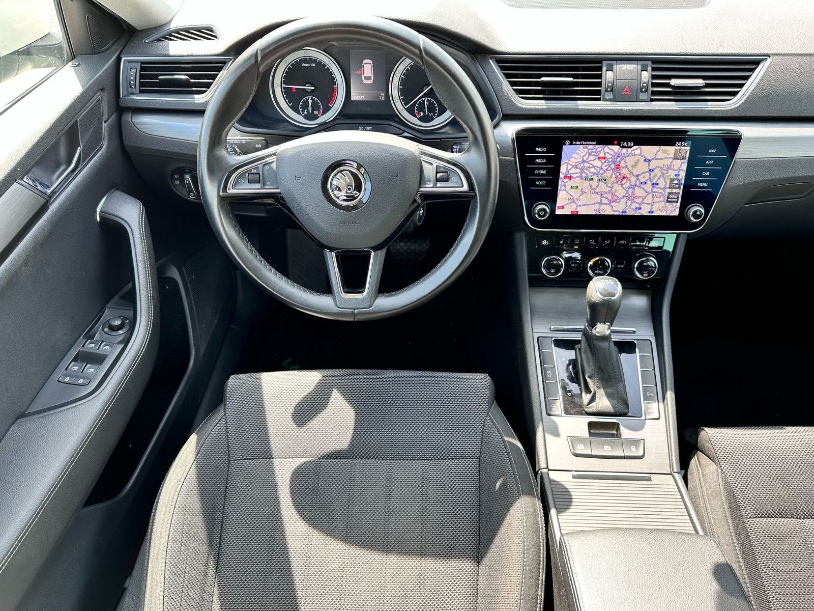 Fahrzeugabbildung SKODA Superb Combi Style / NAVI / GEPFLEGT