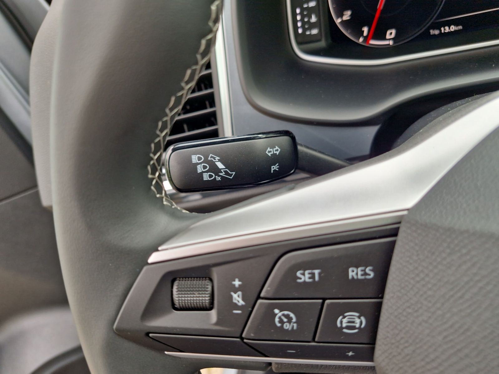 Fahrzeugabbildung SEAT Ateca Style Edition 1.5 TSI AHZ LED NAVI KLIMA