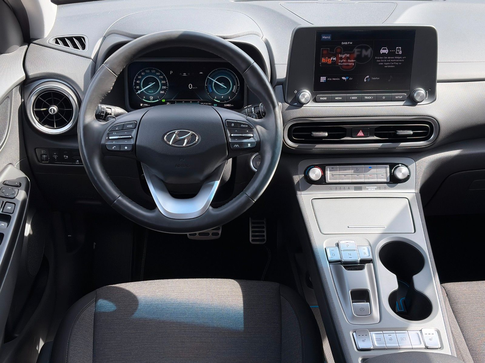 Fahrzeugabbildung Hyundai KONA E Select ACC PDC CAM SHZ LHZ LKA CarPlay