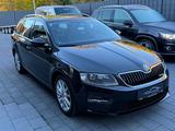 Skoda Octavia Combi RS XENON LEDER 1 HAND AHK - Skoda Octavia: RS Combi