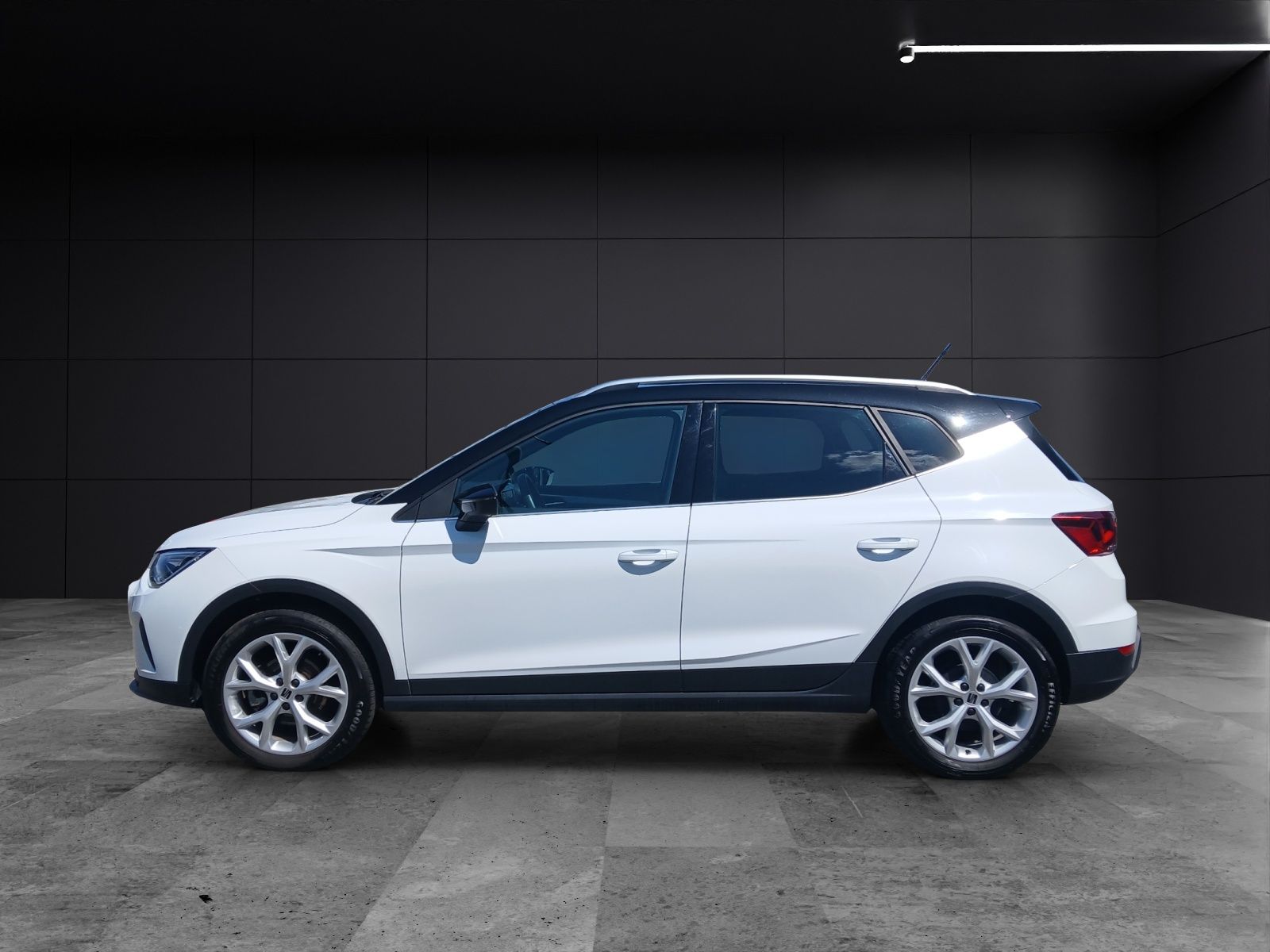 Fahrzeugabbildung SEAT Arona TSI FR-Line LED AID GRA PDC SH LM