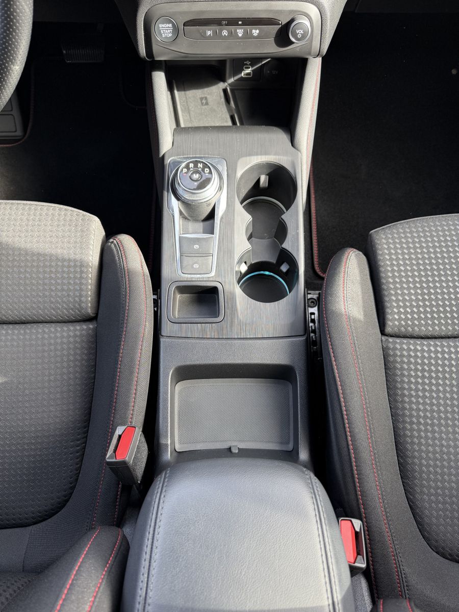 Fahrzeugabbildung Ford Focus Turnier 1.5 EB ST-Line X NAV+LED+VC+AHK+AC
