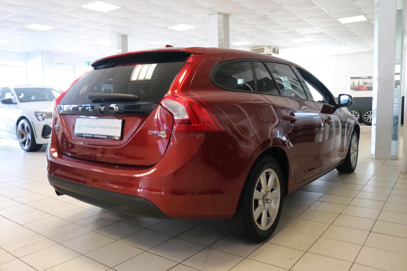 Volvo V60 2011 — photo 14