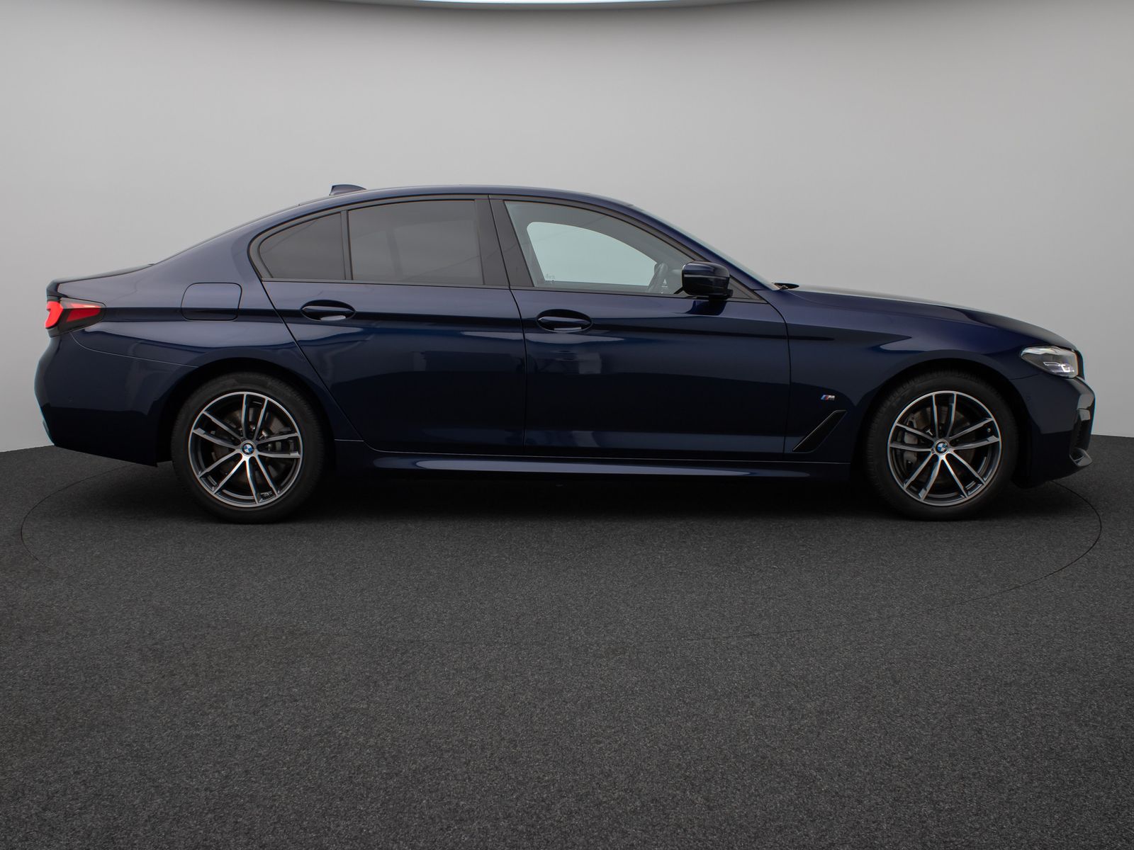 Fahrzeugabbildung BMW 540i xD M Sport Glasdach Kamera DAB H/K Massage