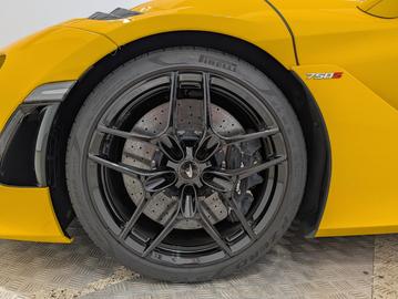 صورة 9 لـ 2025 Mclaren 750S