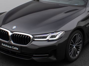 Fahrzeugabbildung BMW 530e Panorama Kamera Laser HUD DAB H/K ACC AHK