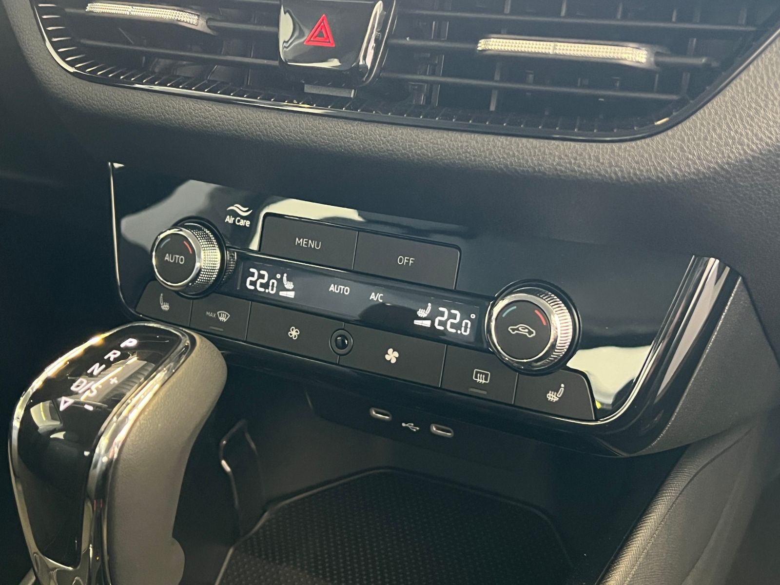 Fahrzeugabbildung SKODA Fabia IV Selection 1.0 TSI DSG *AHK, LED, SmartL