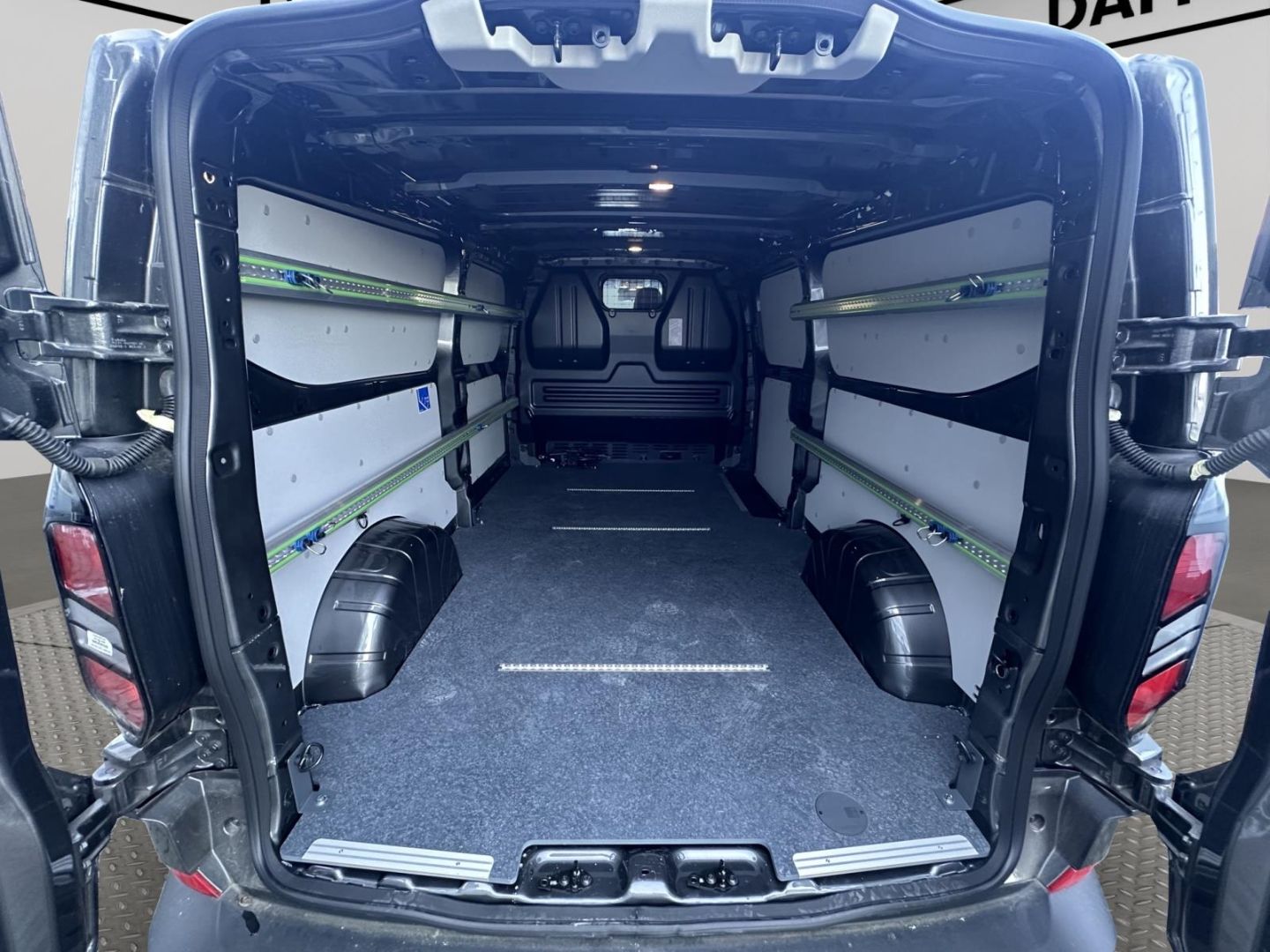 Fahrzeugabbildung Ford Transit Custom Kasten 300 L2 Trend FWD 2.0 EcoBl
