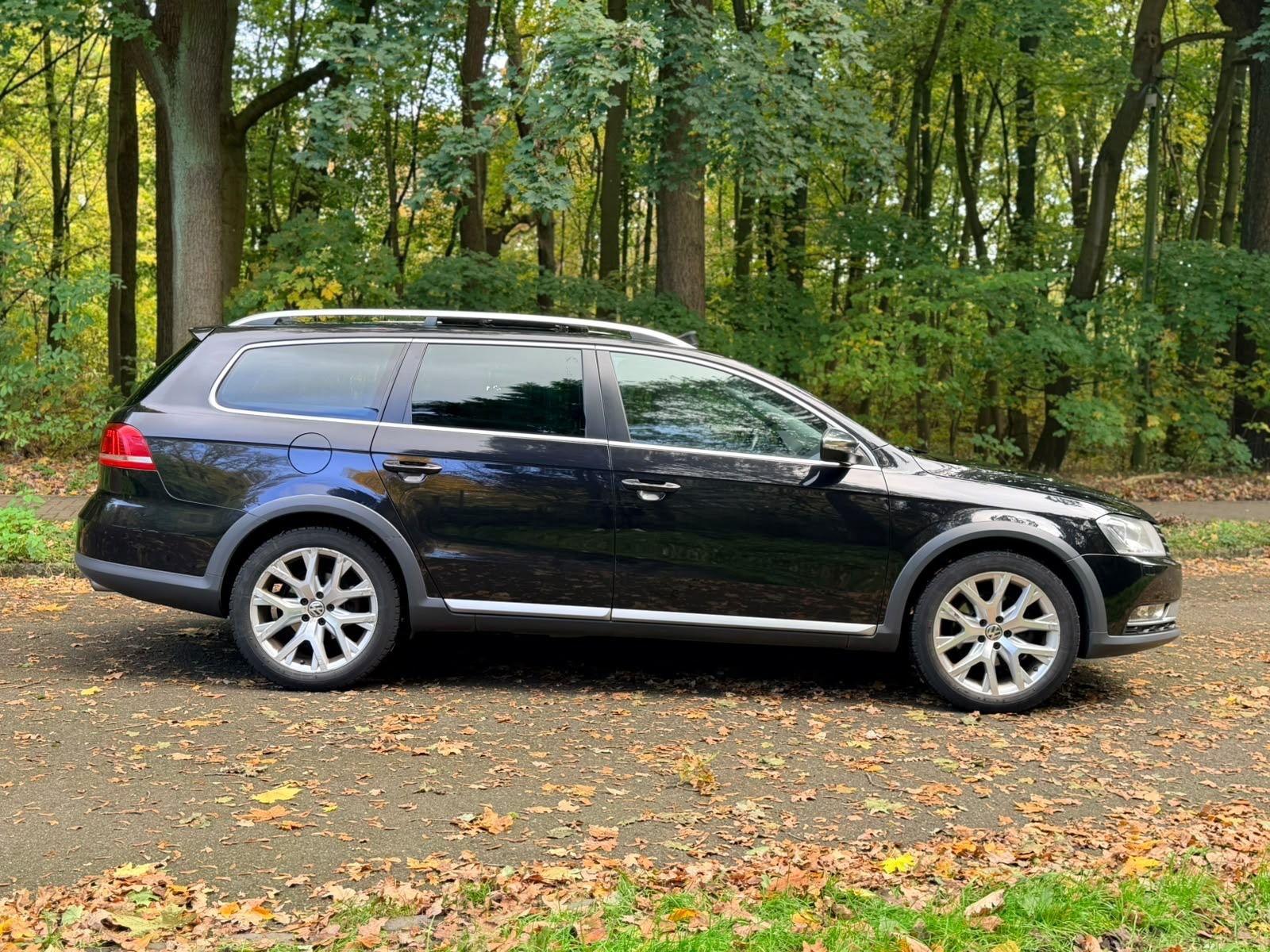 Volkswagen Passat Alltrack 2012 — rear view