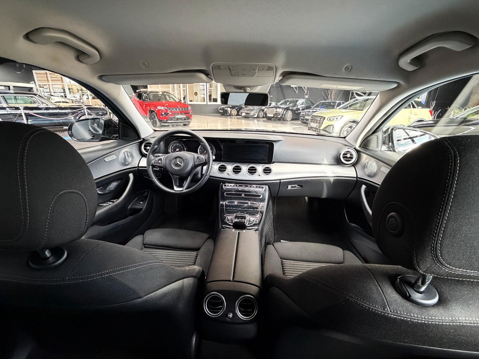 Mercedes-Benz E220d4Matic T9G-TRONIC+Burmester+ACC+LED+Rückfk.