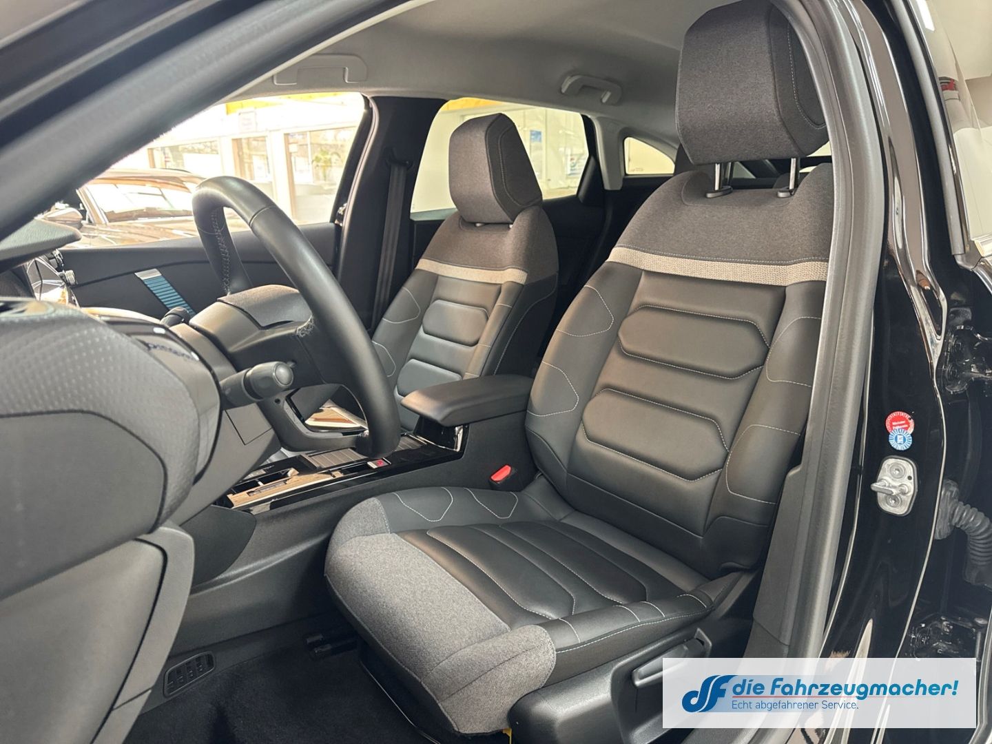 Fahrzeugabbildung Citroën C4 E- Shine HUD Navi 360 Kamera LED Apple CarPla