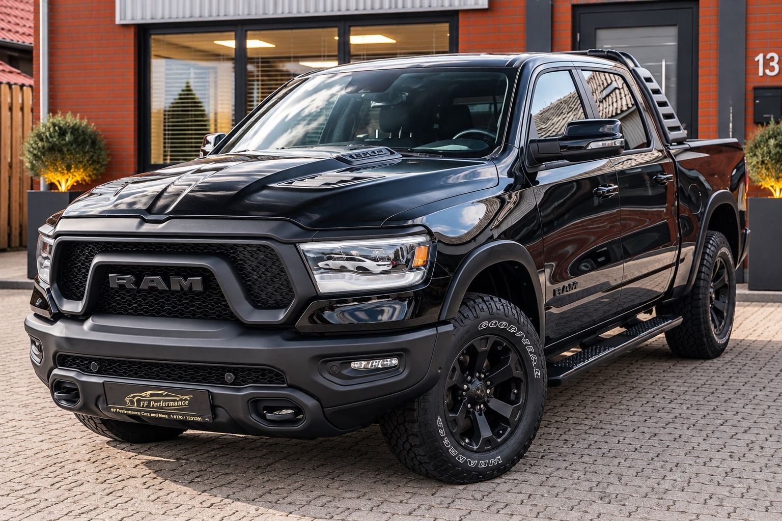 Dodge RAM 2024, 5.7 gāze, Automāts, SUV/Apvidus, Pelēks — Latvijā