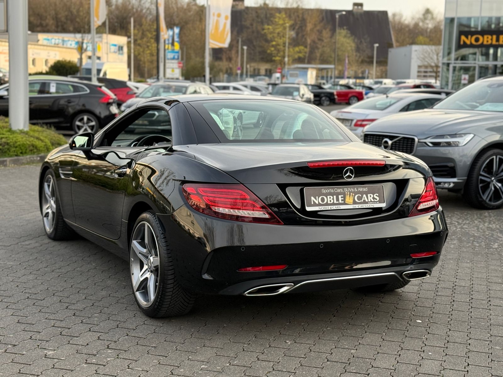 Fahrzeugabbildung Mercedes-Benz SLC 300 9G AMG Line MEMORY LED ACC