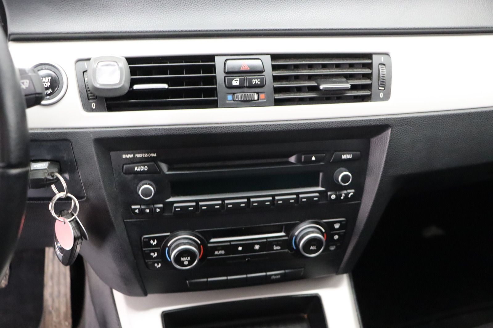 Fahrzeugabbildung BMW 318 i Touring * Klimaautomatik