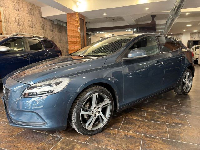 Volvo V40 D2 MOMENTUM