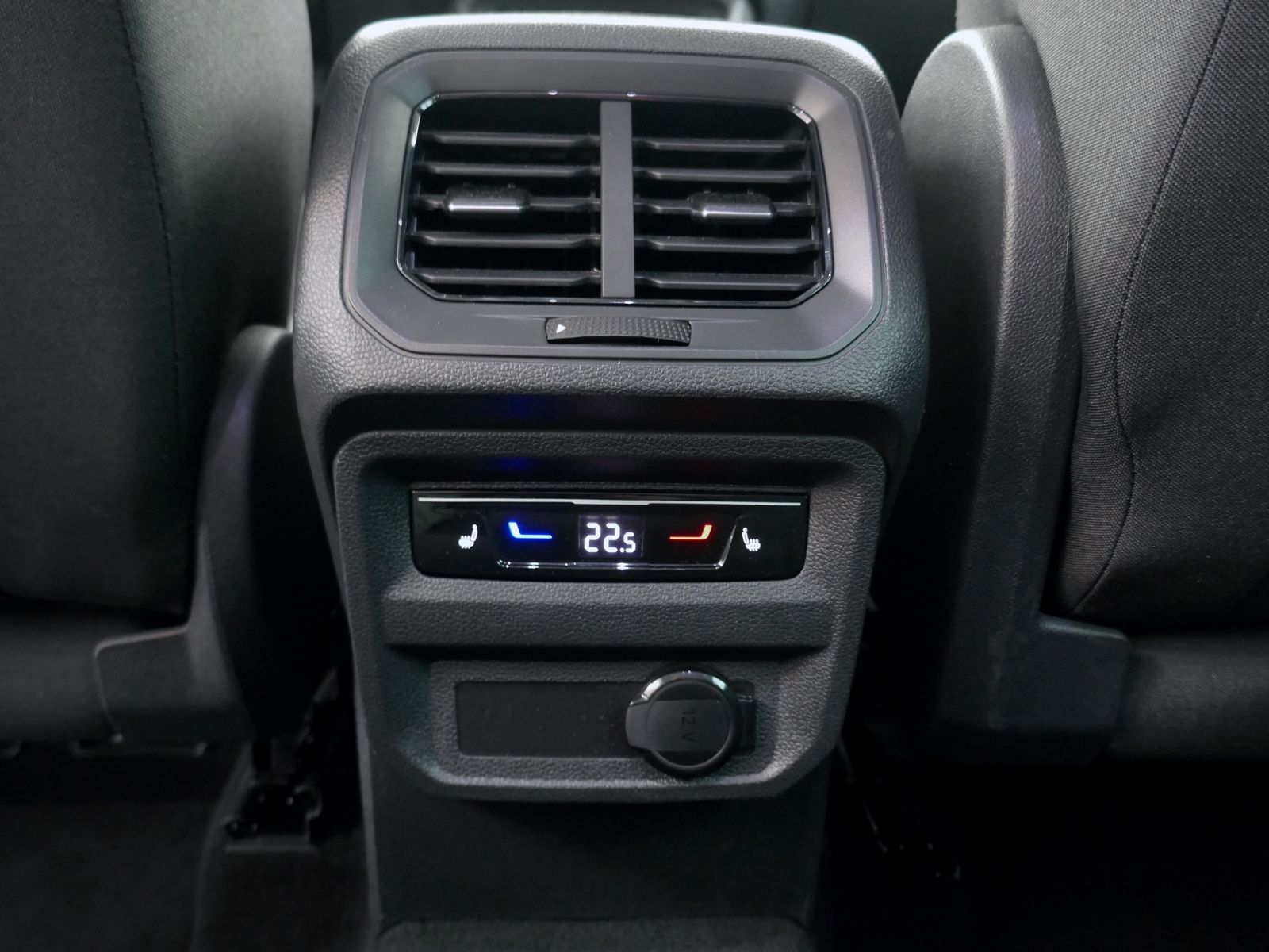 Fahrzeugabbildung Volkswagen Tiguan MOVE 1.5 TSI DSG | LED AHK RFK ACC