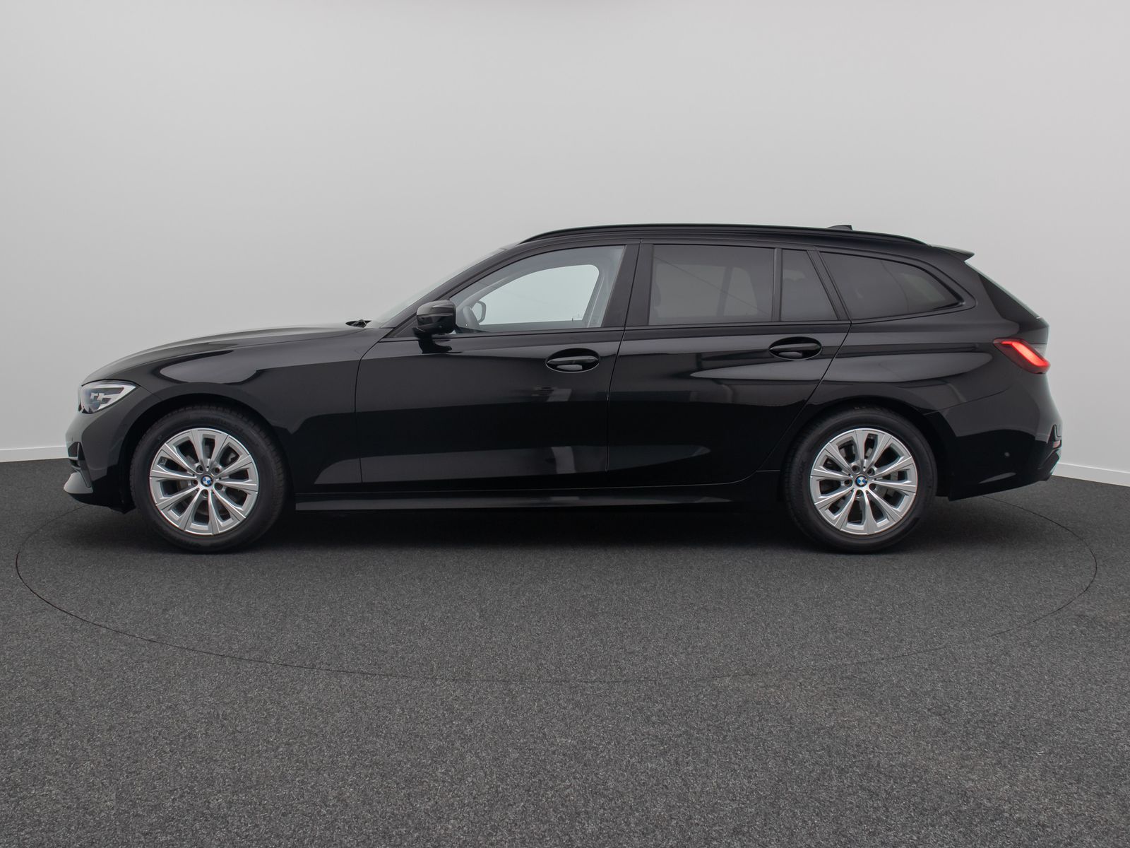 Fahrzeugabbildung BMW 320d HUD 360°DAB Leder Sport HiFi GeschwindigReg