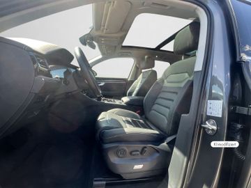 Volkswagen Touareg - 12