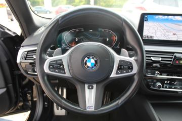 Fahrzeugabbildung BMW 520 d Lim. M Sport HeadUp+Komfortsitze+GSD
