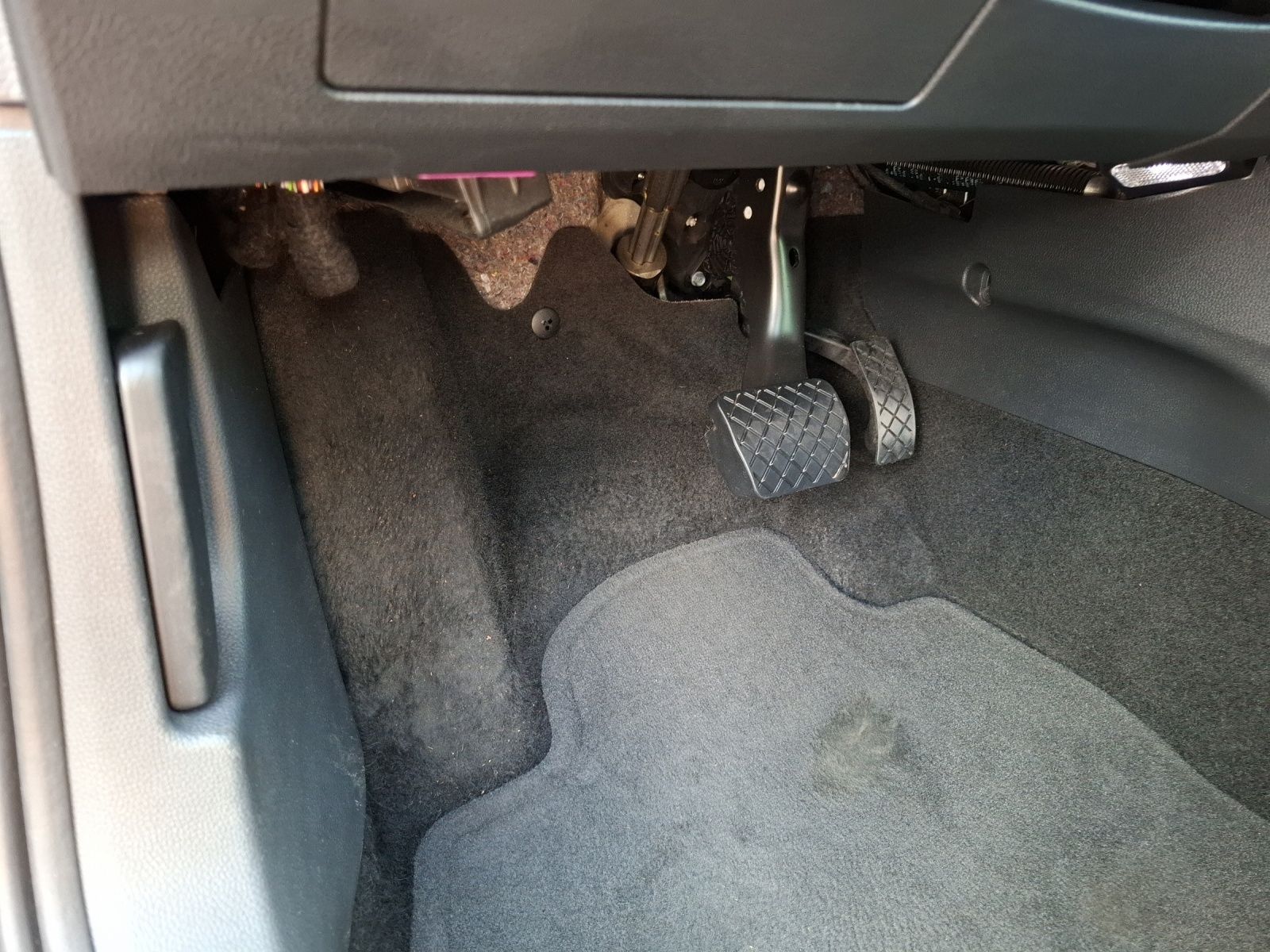 Fahrzeugabbildung SEAT Arona TSI FR-Line DSG LED Navi AID ACC RFK SH LM
