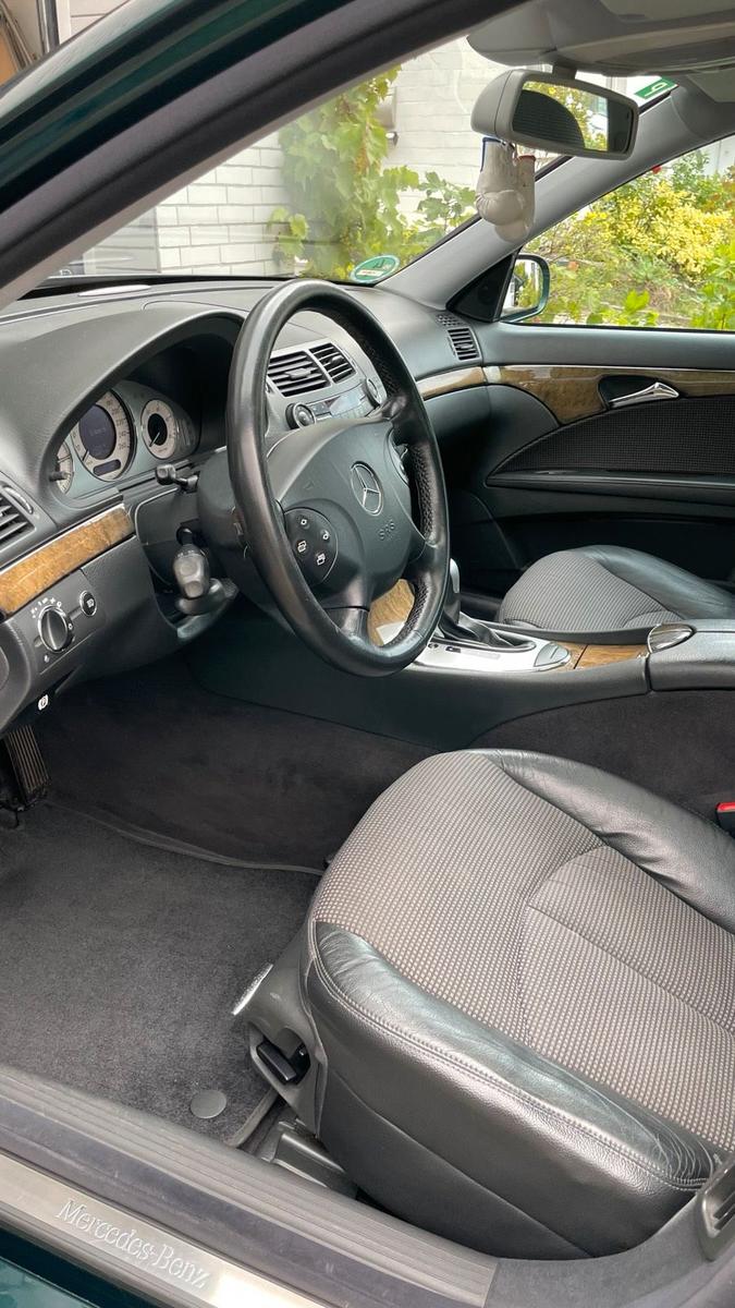 Mercedes-Benz E280 2004 — photo 11