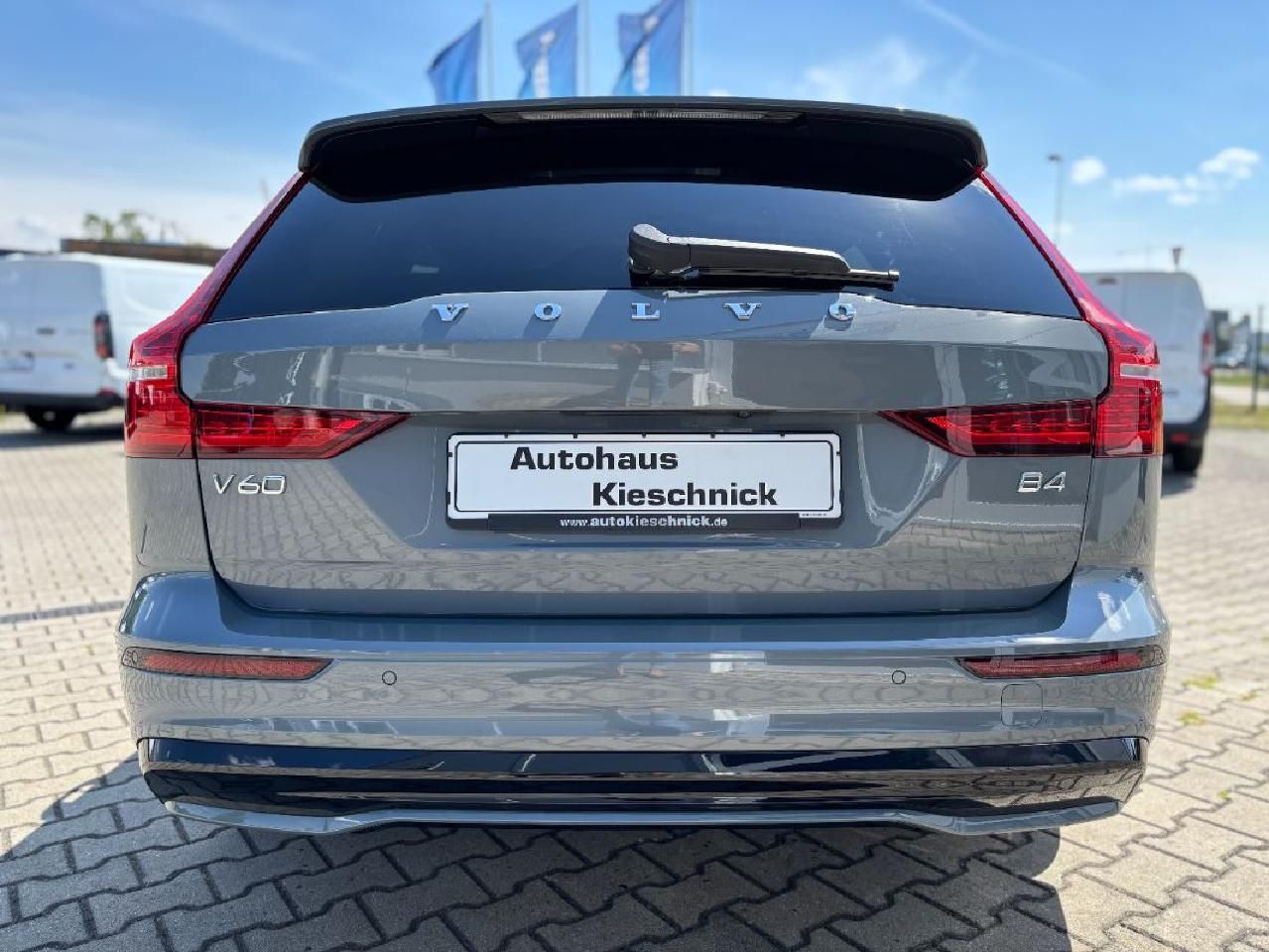Fahrzeugabbildung Volvo V60 Kombi Plus Dark  LED DAB WiPa Harman Kardon