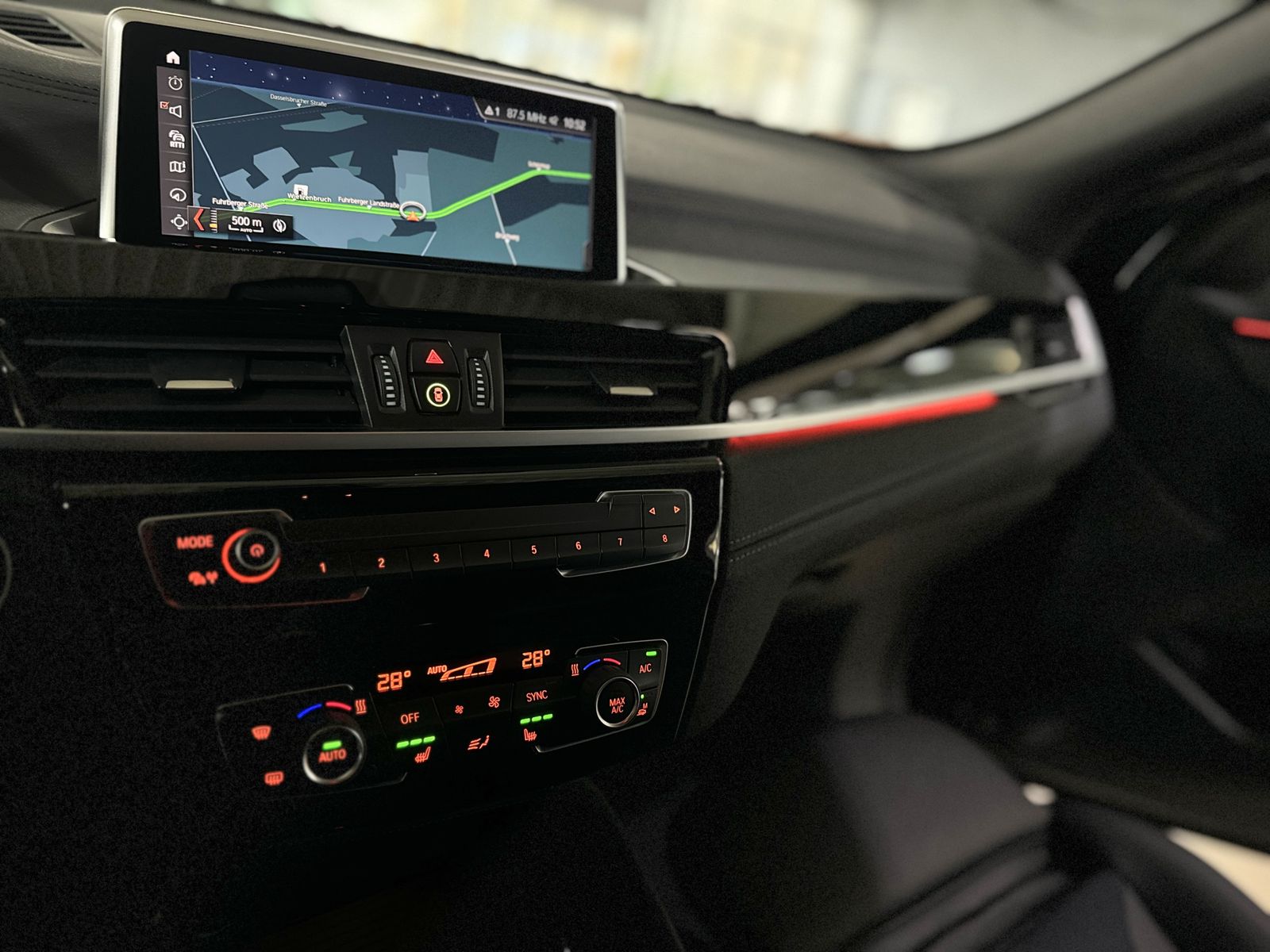 Fahrzeugabbildung BMW X2 sD18i M Sport LED Navi DAB ParkAssist 19Zoll