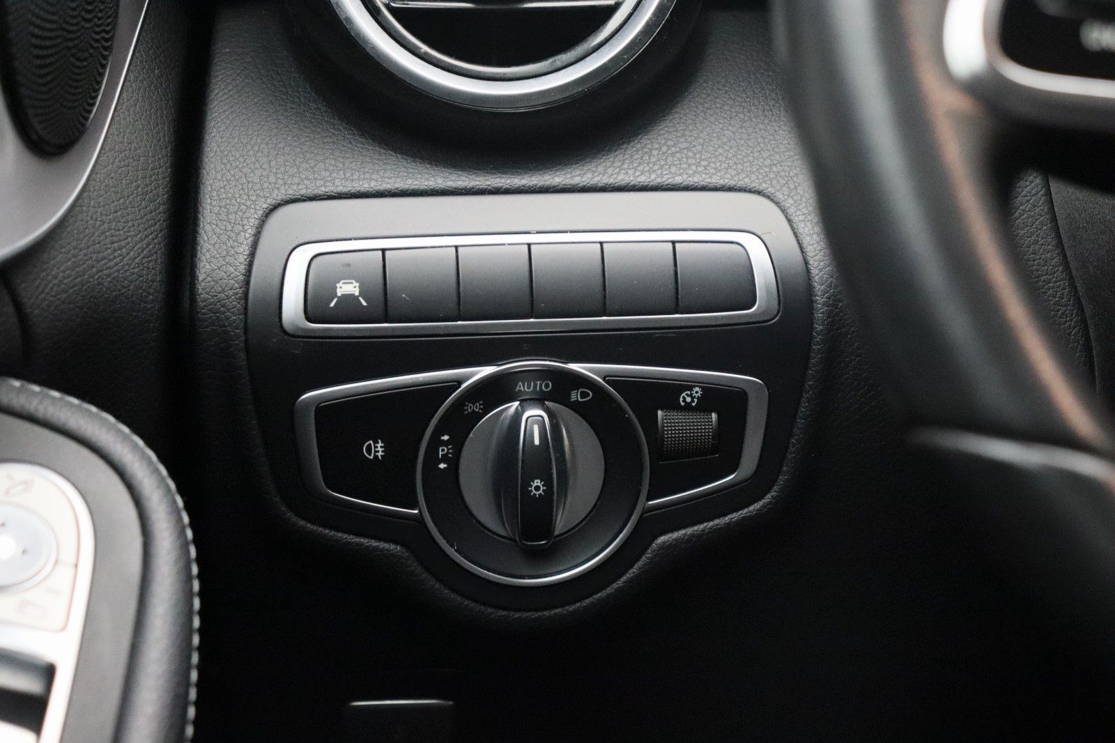 Fahrzeugabbildung Mercedes-Benz C 300 T-Modell 4Matic ACC AHK LED