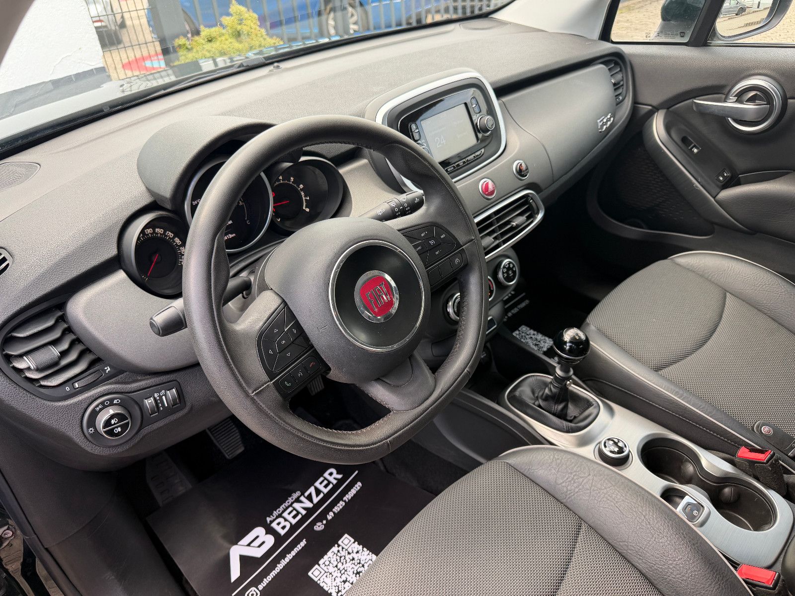 Fahrzeugabbildung Fiat 500X Cross/ UConnect / Fahrassistenz/Design-Kit