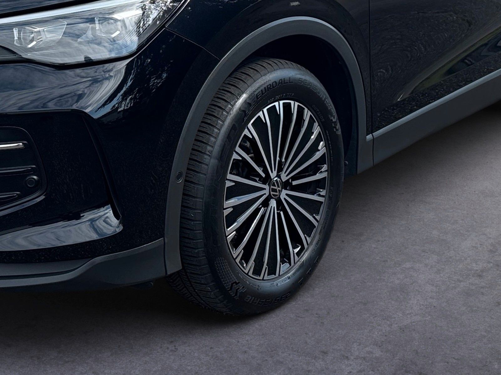 Fahrzeugabbildung Volkswagen Tiguan 1.5 eTSI Life